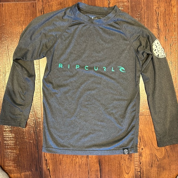 30 UV protection Rip Curl rashguard - Picture 1 of 4